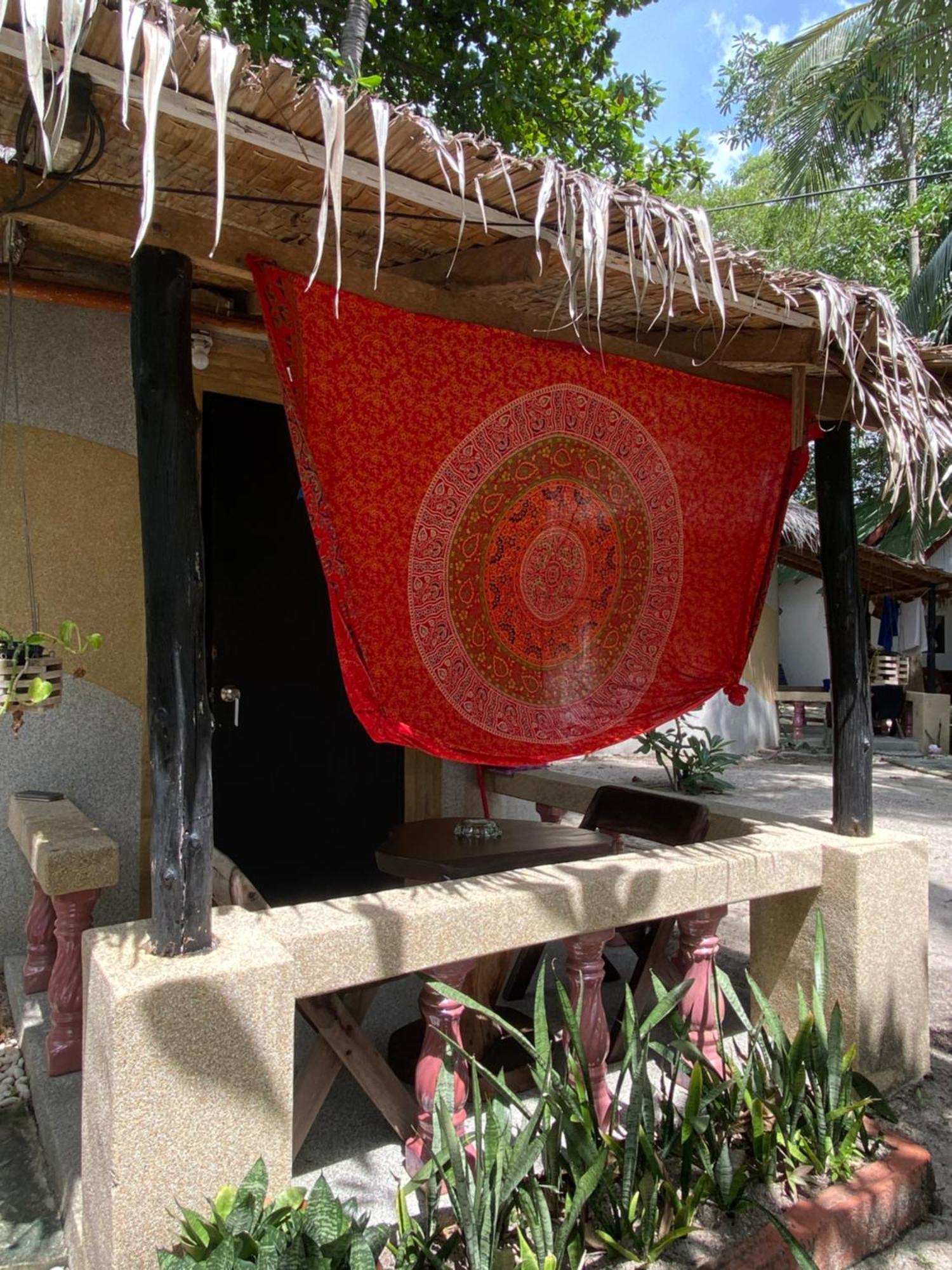 Hutofhappiness Apartment Thongsala Exterior photo
